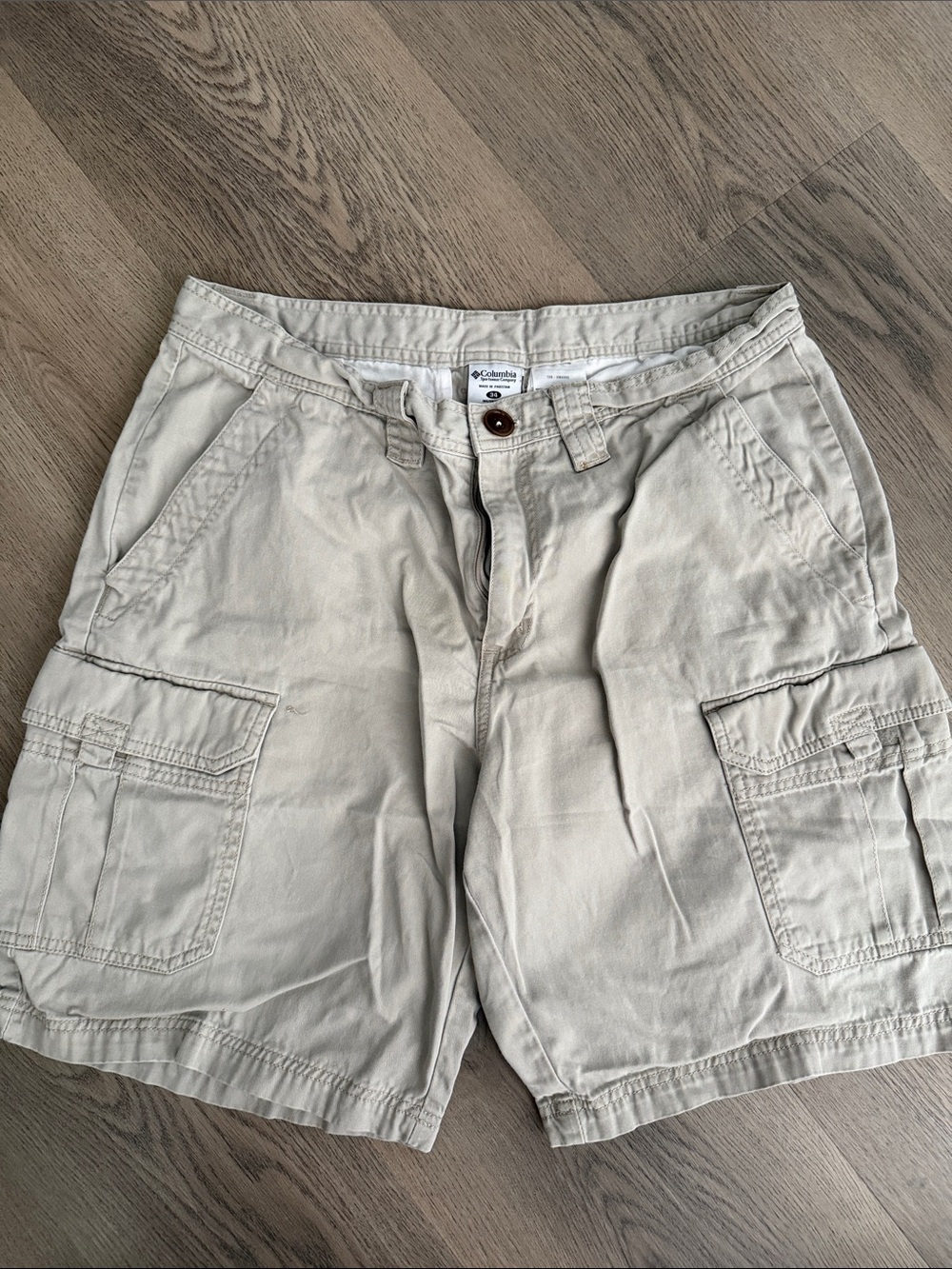 Columbia Men’s Light Tan Cargo Shorts